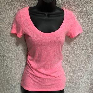 American Eagle Outfitters women’s t-shirt in a beautiful coral color